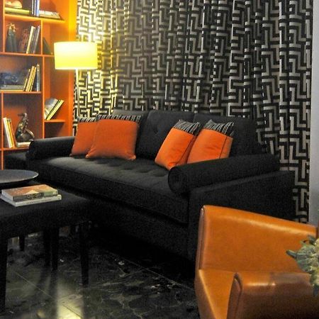 Hive Hotel Кесон Сити Екстериор снимка