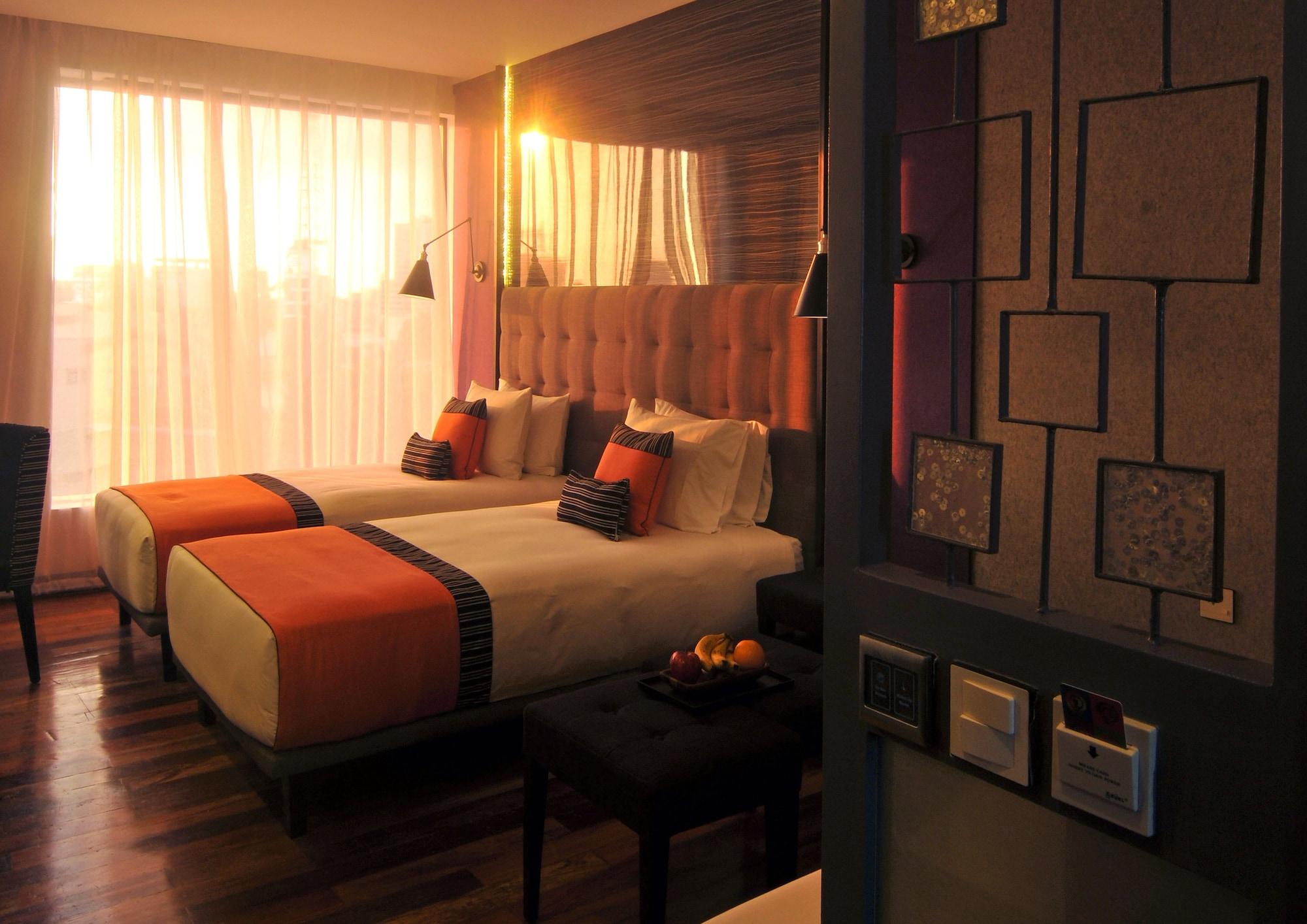 Hive Hotel Кесон Сити Екстериор снимка