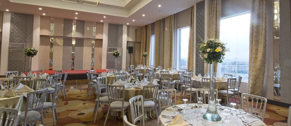 Hive Hotel Кесон Сити Екстериор снимка