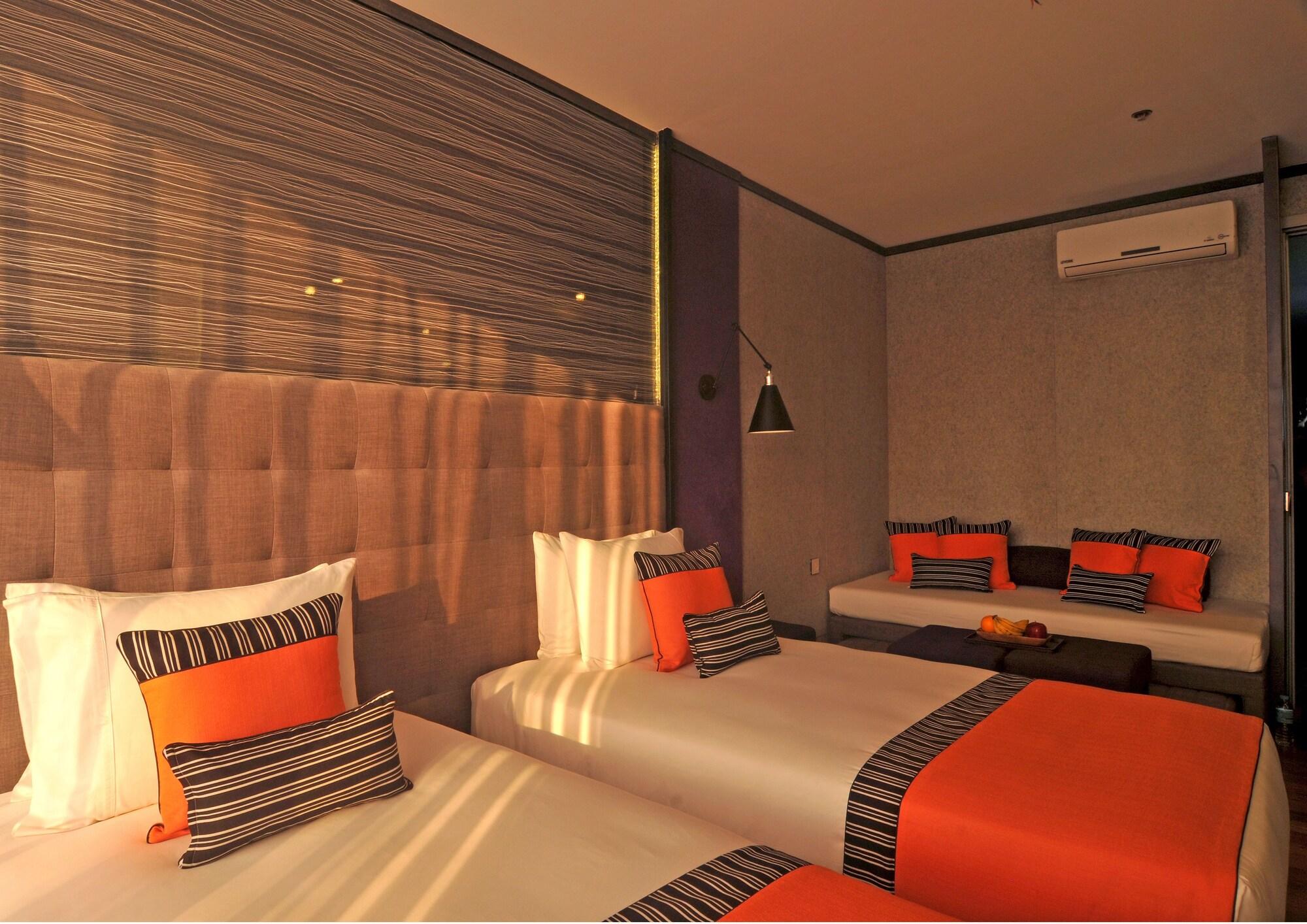 Hive Hotel Кесон Сити Екстериор снимка