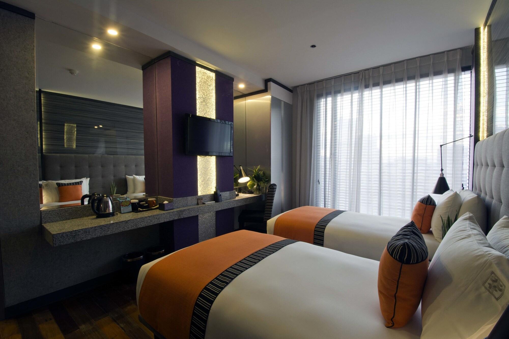 Hive Hotel Кесон Сити Екстериор снимка