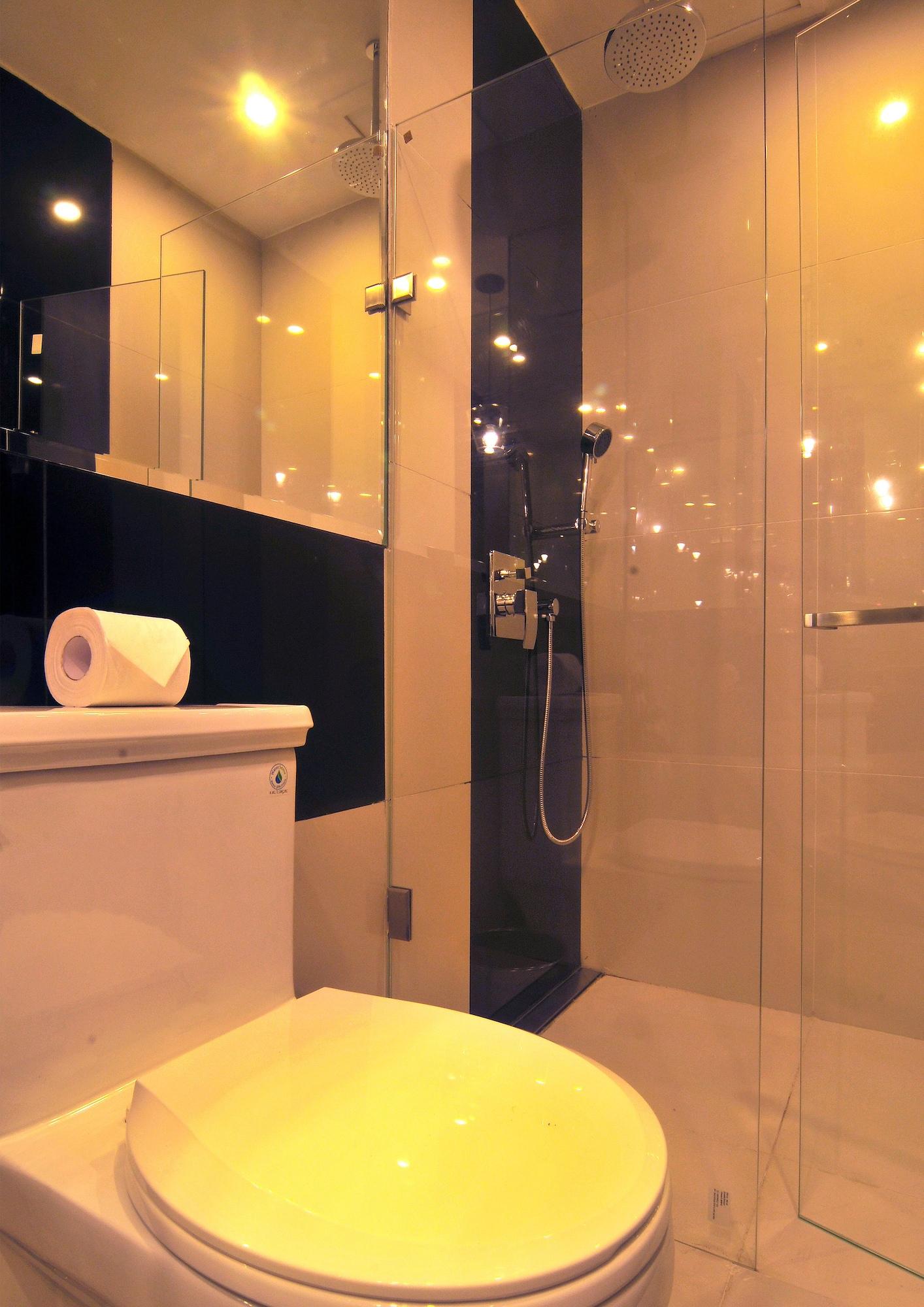 Hive Hotel Кесон Сити Екстериор снимка