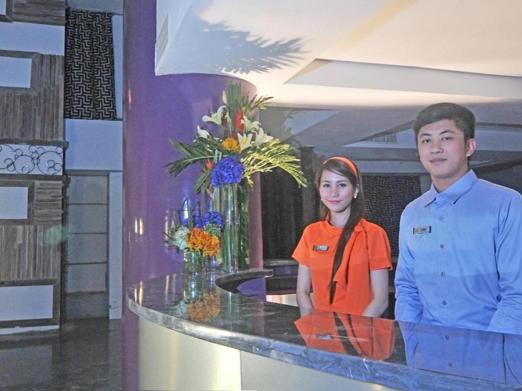 Hive Hotel Кесон Сити Екстериор снимка