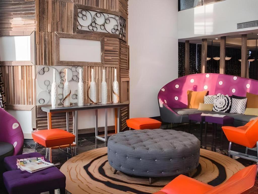 Hive Hotel Кесон Сити Екстериор снимка