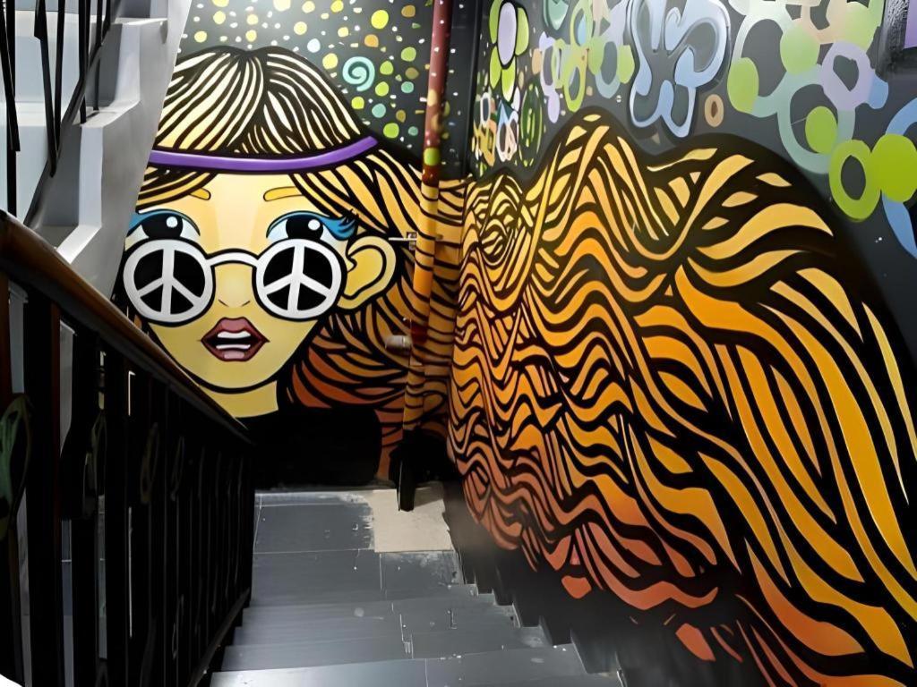 Hive Hotel Кесон Сити Екстериор снимка