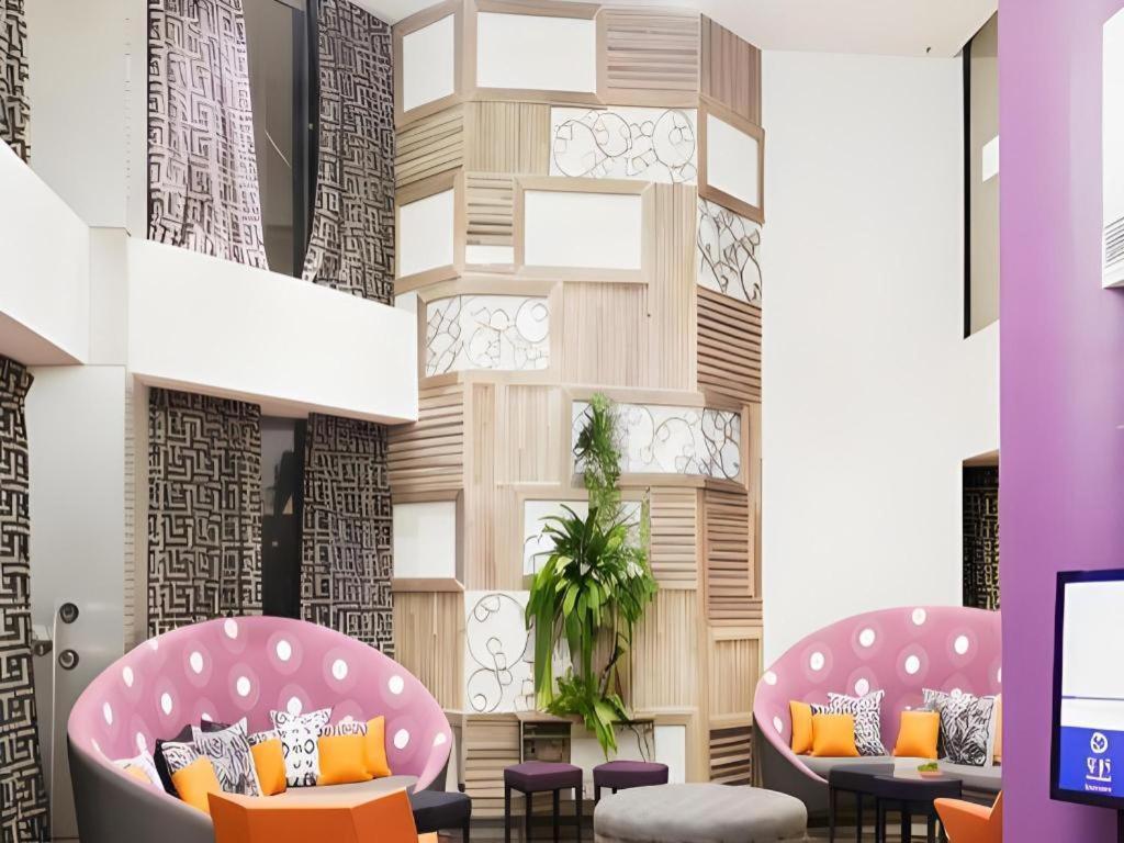 Hive Hotel Кесон Сити Екстериор снимка