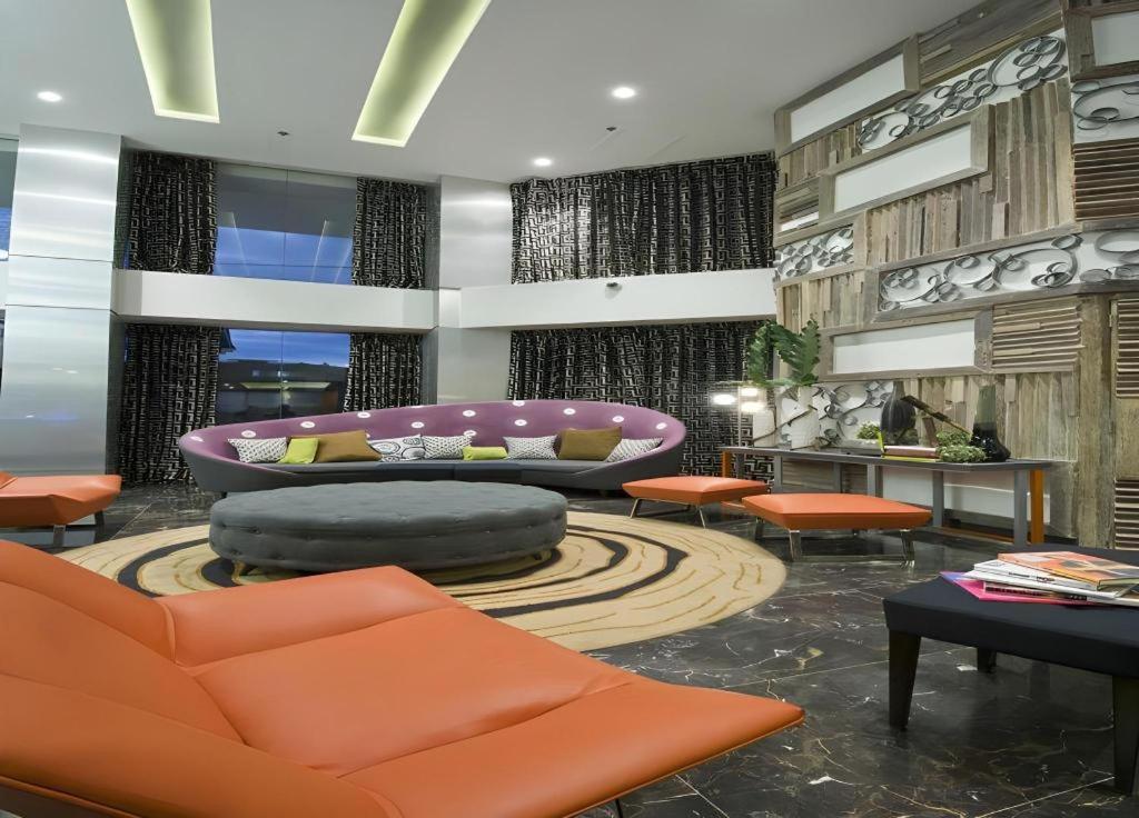 Hive Hotel Кесон Сити Екстериор снимка