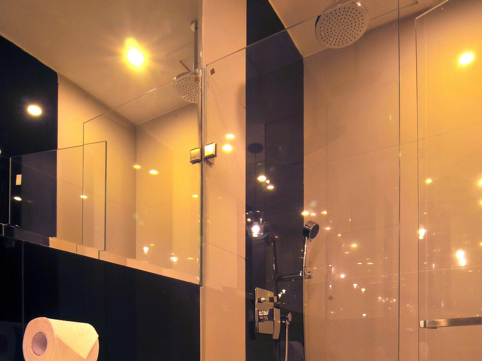 Hive Hotel Кесон Сити Екстериор снимка
