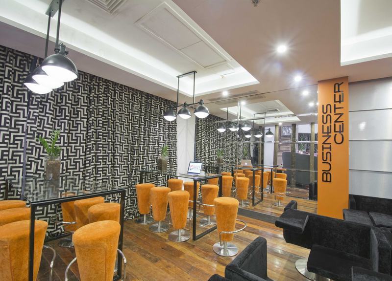 Hive Hotel Кесон Сити Екстериор снимка