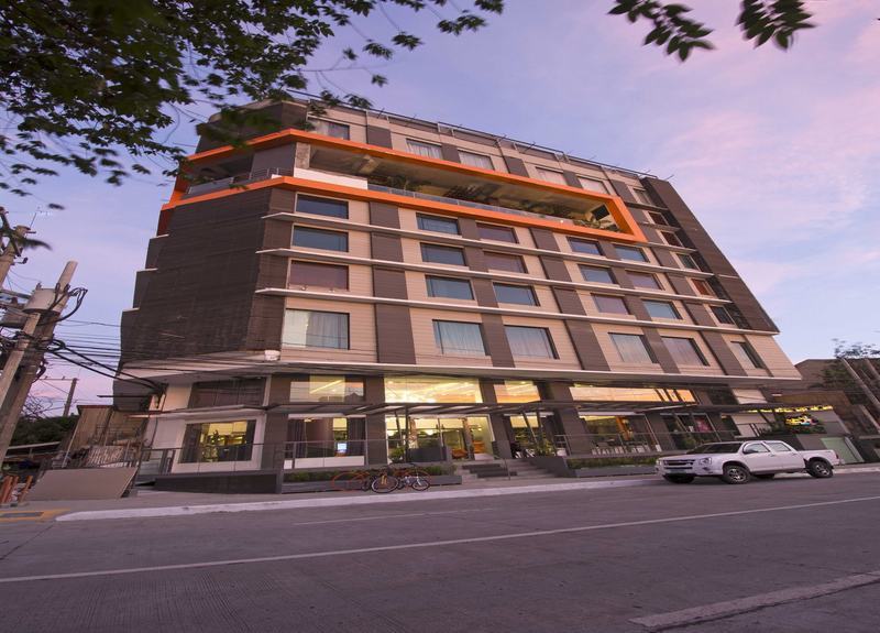 Hive Hotel Кесон Сити Екстериор снимка