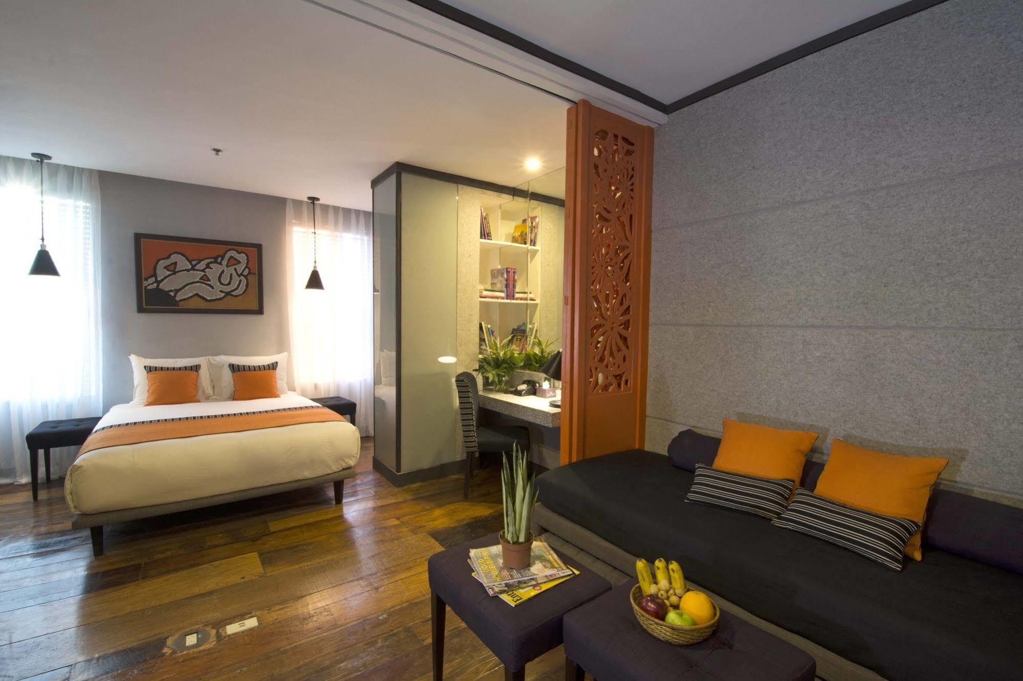 Hive Hotel Кесон Сити Екстериор снимка