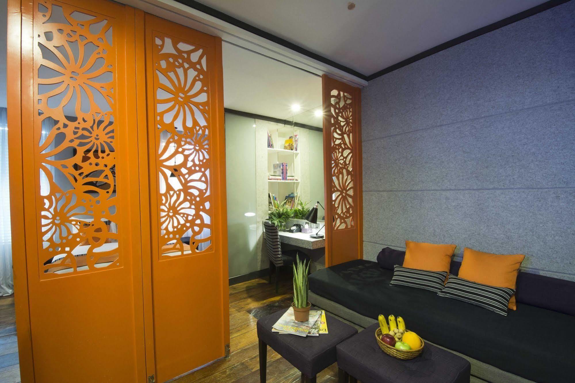 Hive Hotel Кесон Сити Екстериор снимка